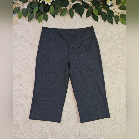 lululemon athletica Pants - Lululemon Athletica Kneelength Wideleg Charcoal Athletic Shorts